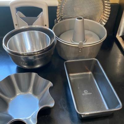 Lot #232 Lot of Bakeware and Bread box 