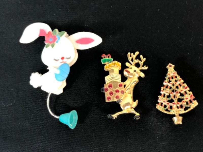holiday pins and brooches