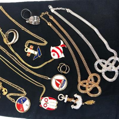 12 pc Costume Jewelry Lot, Necklaces, Earrings, pin
