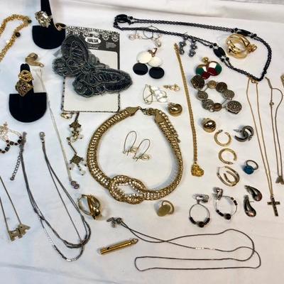 Costume jewelry, mixed lot, many different pieces