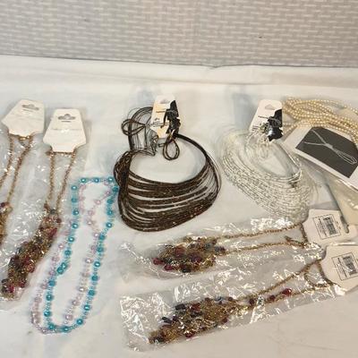 Costume jewelry lot, newer pieces.