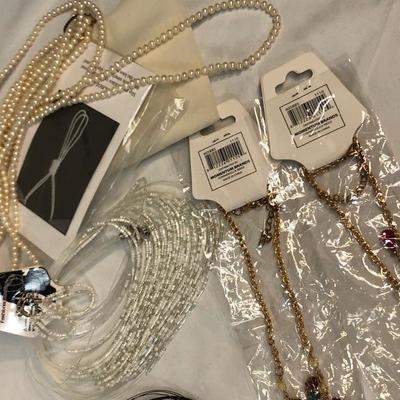 Costume jewelry lot, newer pieces.