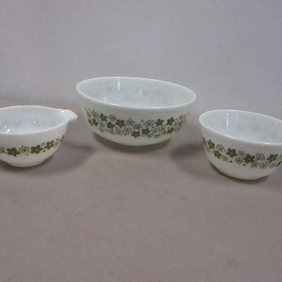 Lot 106 - Vintage 3 Piece Pyrex Mixing Serving Bowls 