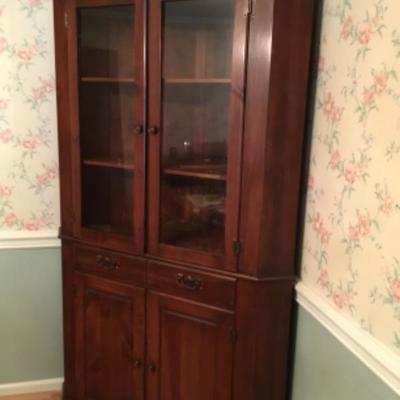 Solid Wood/Glass corner hutch Lot 1650