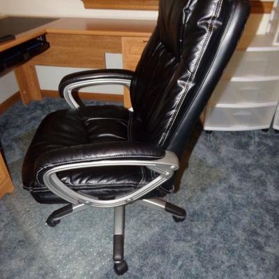 LOT 42  LEATHER DESK CHAIR