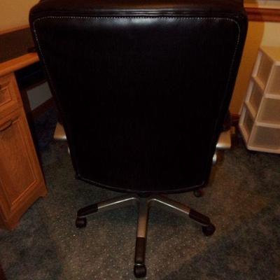 LOT 42  LEATHER DESK CHAIR
