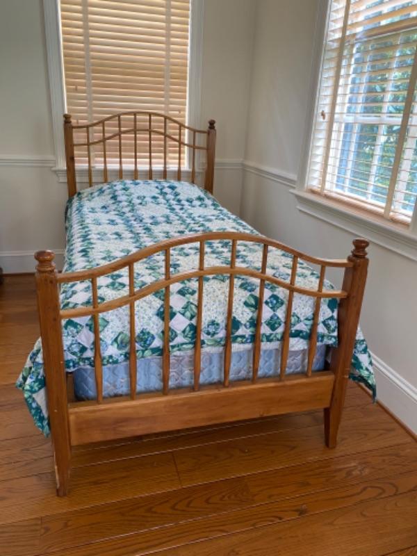 Lot f21 Ethan Allan Twin Bed with Bedding
