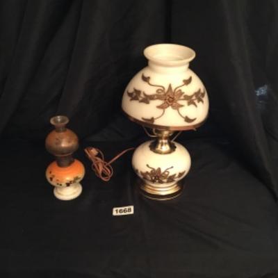 One electric lamp (unsure if works) and one small oil lantern Lot 1668