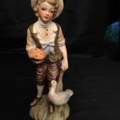 Vintage Lefton figurine harvest boy with geese and pie Lot 1689