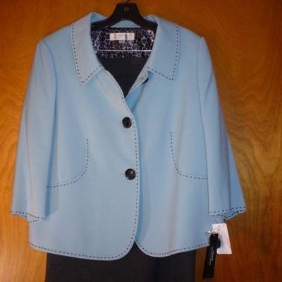 NWT Tahari Suit - Jacket and Skirt - Size 14Womens