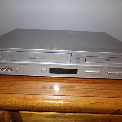 LOT 62  DVD/VCR COMBO PLAYER
