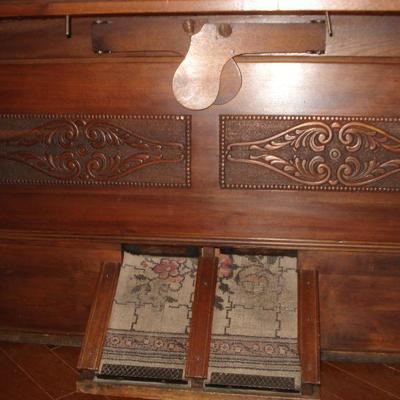 Antique working Pump Organ with stool  BEAUTIFUL!