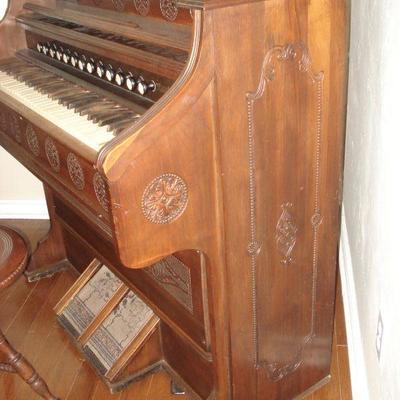 Antique working Pump Organ with stool  BEAUTIFUL!