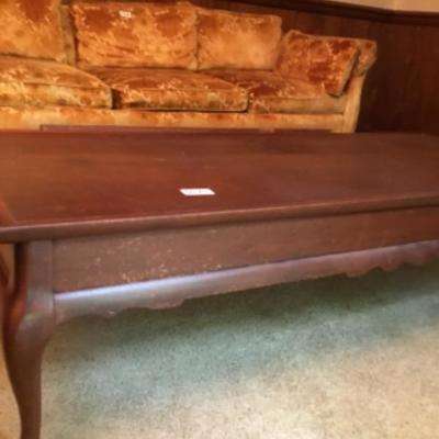 Solid wood coffee table with drawer Lot 1710