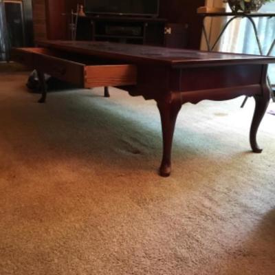 Solid wood coffee table with drawer Lot 1710