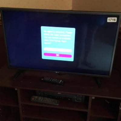 LG 32â€œ TV with remote Lot 1716