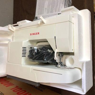 Lot #90 SINGER SEWING MACHINE NEW IN THE BOX 