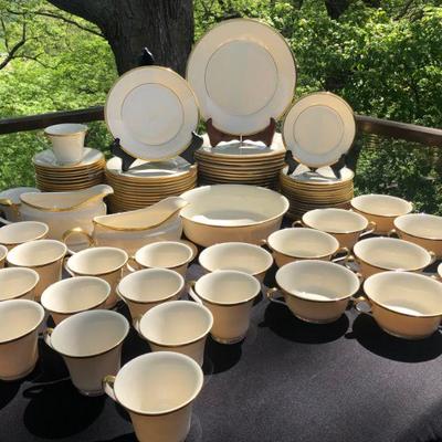 Lenox â€œEternalâ€ service for 12