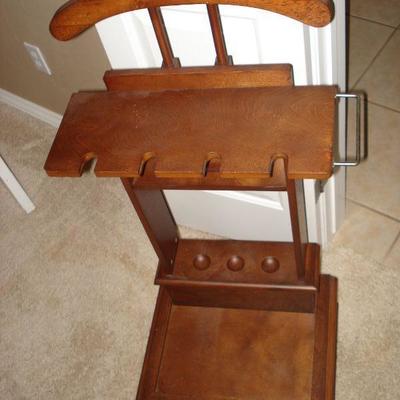 Gentlemens valet clothes butler