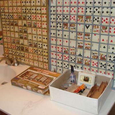 Vintage lot - Cards on wood, train parts and building kit in box