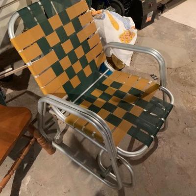 Vintage lawn chair / glider