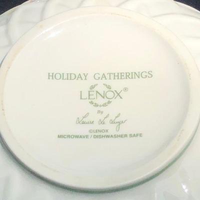 Lenox â€œHoliday Gatheringsâ€ Tea Pot