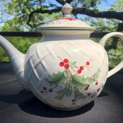 Lenox â€œHoliday Gatheringsâ€ Tea Pot