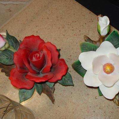 whiskey golf glasses, decorative glass and porcelain flower figurines
