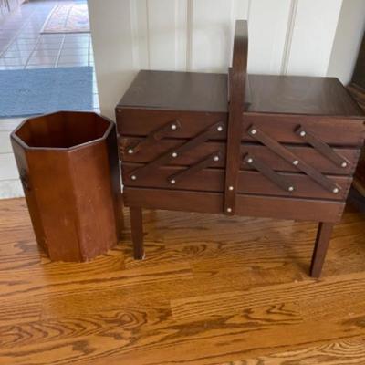 Lot # 61 Vintage Sewing stand with Wooden tub 