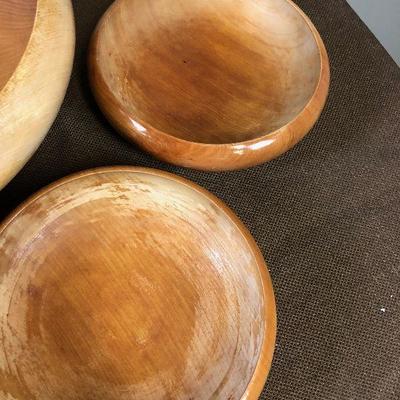 Lot #143 WOOD SERVING BOWL + 4 SALAD BOWLS