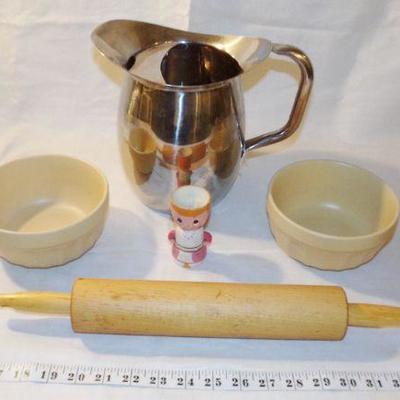 LOT 133  MORE KITCHEN ITEMS