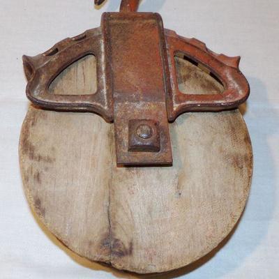 LOT 137  ANTIQUE WOODEN BARN PULLEY