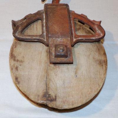 LOT 137  ANTIQUE WOODEN BARN PULLEY