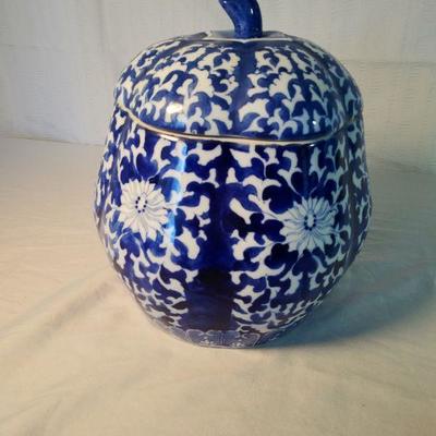 Porcelain blue and white melon jar