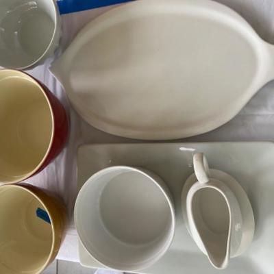 Lot # 166 Crate Barrel, Sur la table, Cookware 