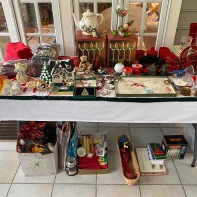 Lot # 175 Christmas table Lot 