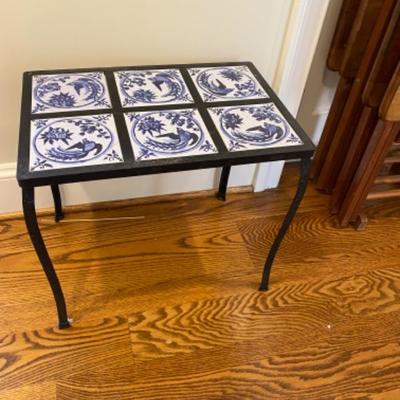 Lot # 195 Vintage H & R Johnson Tile table with 4 Tray Table set 