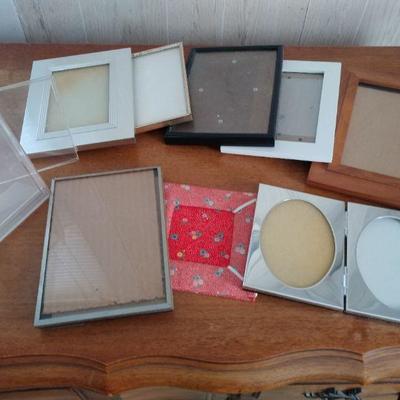 Lot-small picture frames