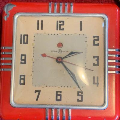 Vintage General Electric / Bakelite wall clock