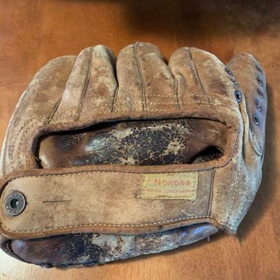 Vintage Nakoma baseball glove