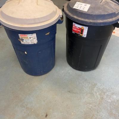 Lot #233 Pair of Trash cans with lids 
