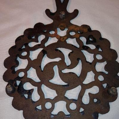 Tin and Trivet lot