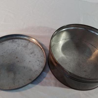 Tin and Trivet lot