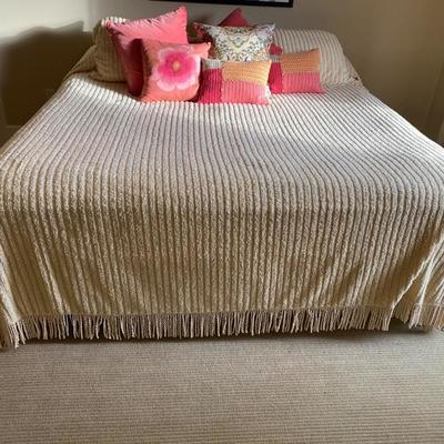 Lot # 289 King Bed with Bedding and Pillows 