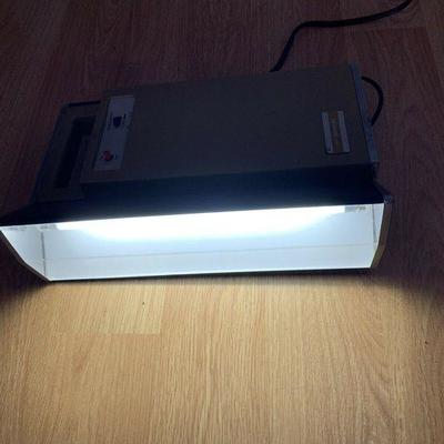 VINTAGE BURGESS SAFARI LITE 110V FLUORESCENT LANTERN - WORKING