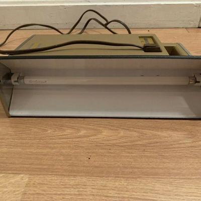 VINTAGE BURGESS SAFARI LITE 110V FLUORESCENT LANTERN - WORKING