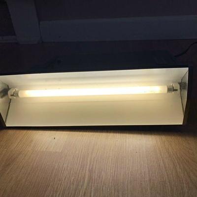 VINTAGE BURGESS SAFARI LITE 110V FLUORESCENT LANTERN - WORKING