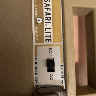VINTAGE BURGESS SAFARI LITE 110V FLUORESCENT LANTERN - WORKING
