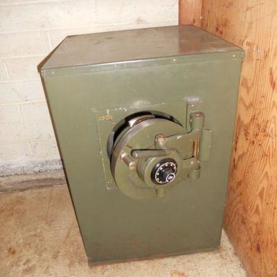 Vintage S & G Sargent & Greenleaf Safe / Vault
