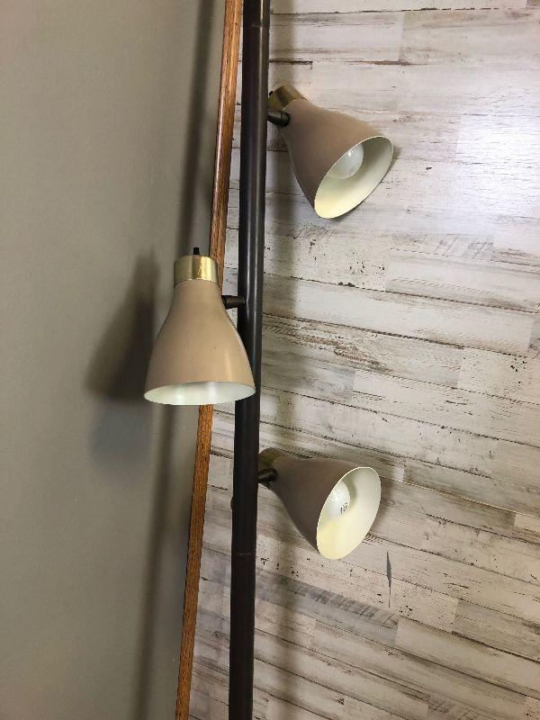 Lot 297 Tan/Brown Vintage 1960's Spring loaded pole Lamp